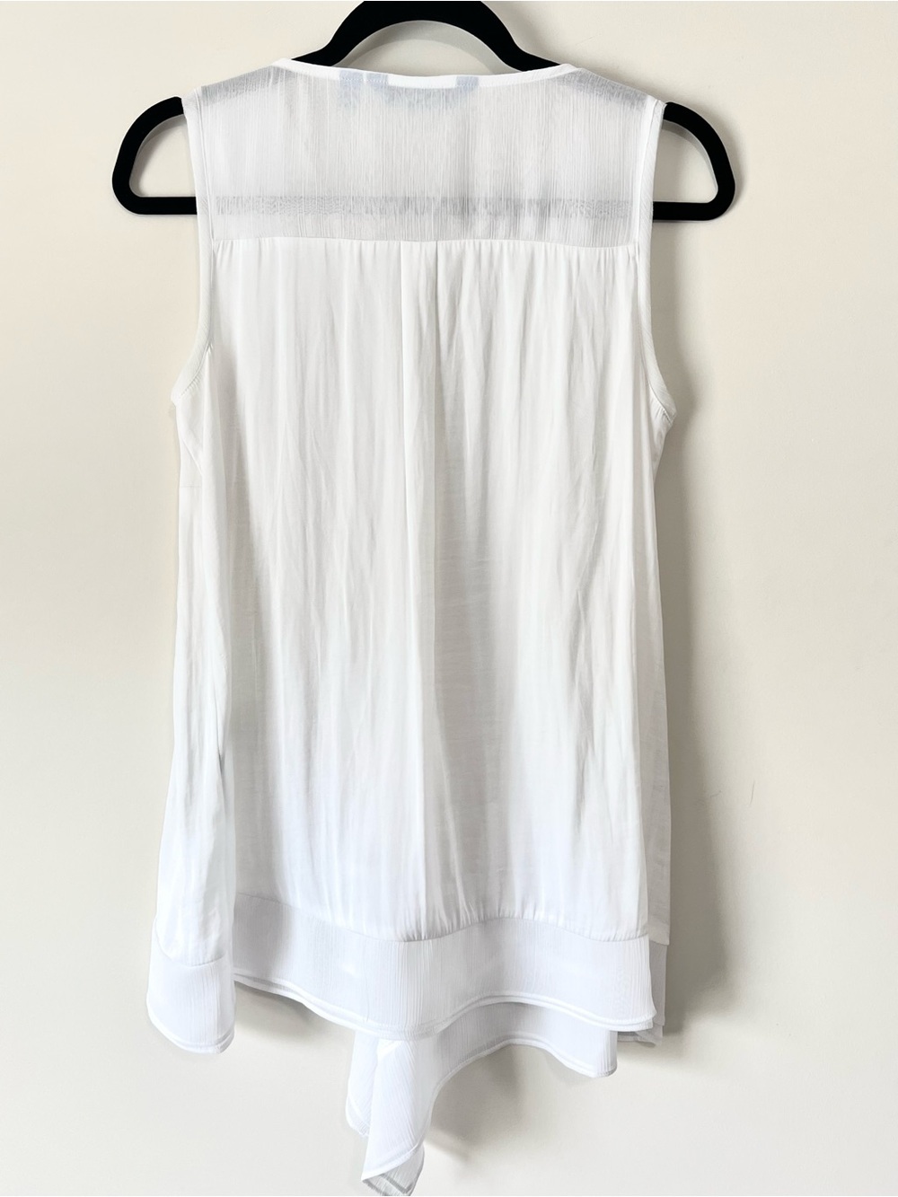 Simply Vera Vera Wang White V-Neck Ruffle Front Sleeveless Top - Picture 7 of 10